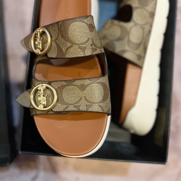 Women’s Coach sandals. Size 8. Gently worn. Worn once. - Picture 4 of 5